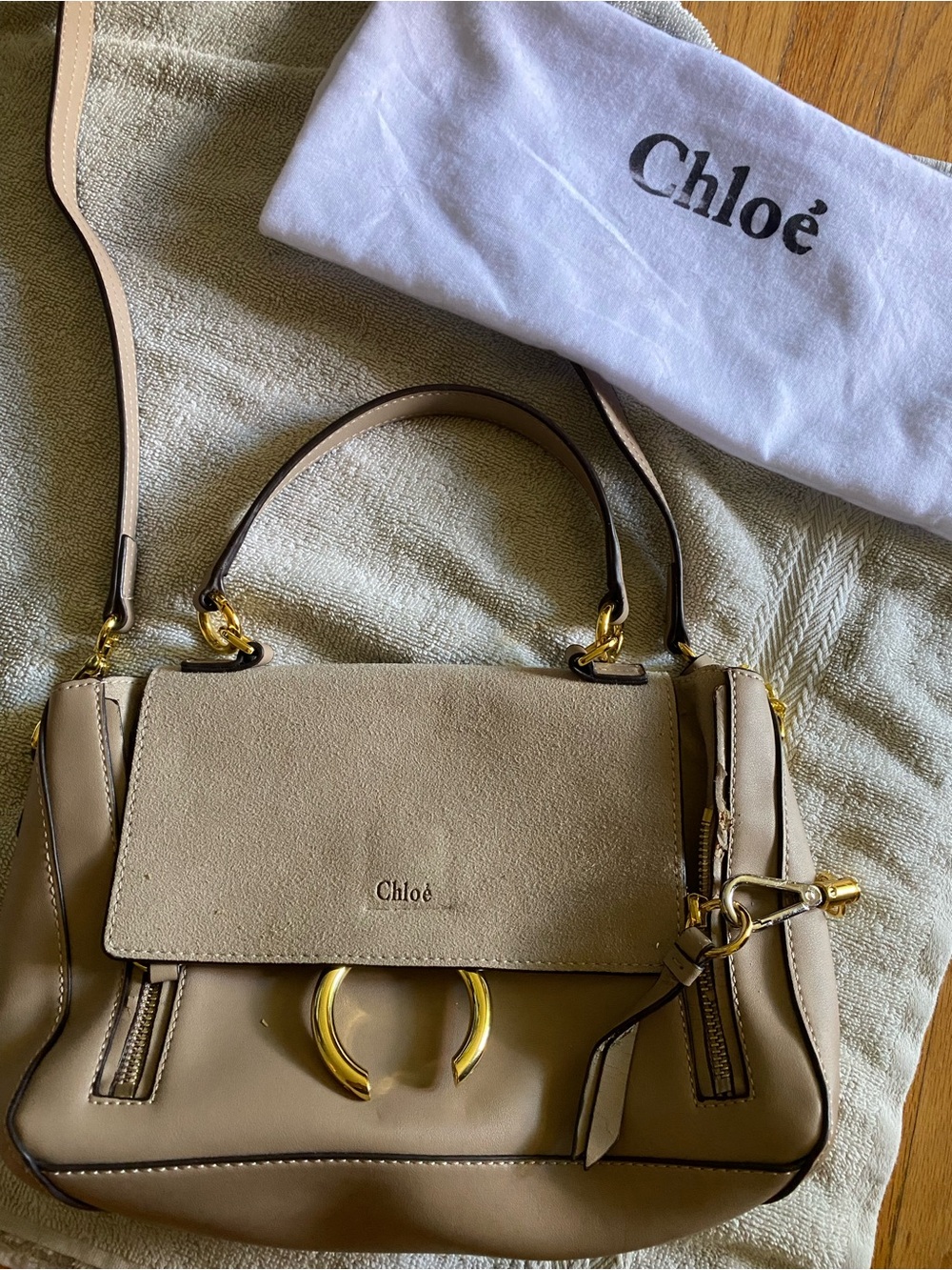 Chloé Shoulder Bag in Tan Leather and Suede with Gold-Tone Hardware Authentic